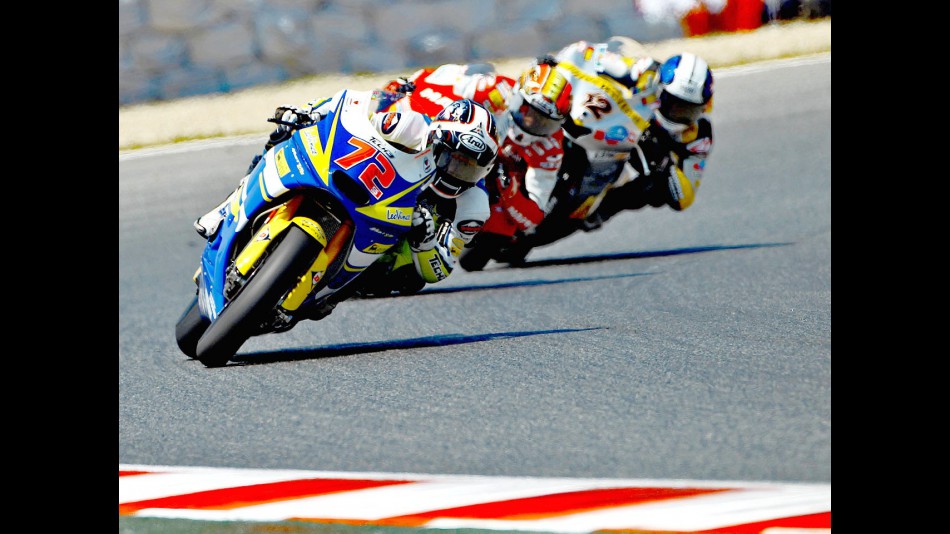 Yuki Takahashi riding ahead of Moto2 group at the Catalunya Circuit