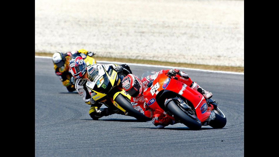 Nicky Hayden riding ahead of Edwards at the Catalunya Circuit