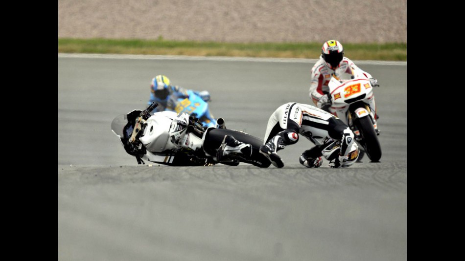 De Puniet crashes during the race in Sachsenring
