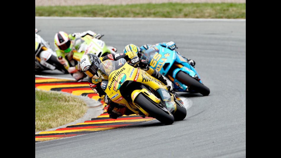 Héctor Barberá riding ahead of MotoGP group in Sachsenring