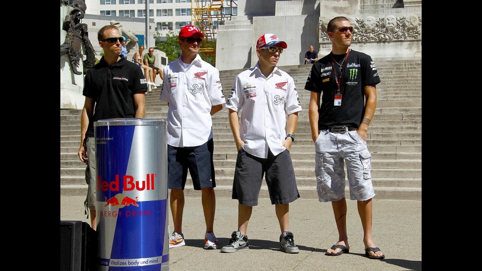 Kenny Noyes, Kevin Schwantz, Roger Lee Hayden and Ben Spies at the Monument Circle in Indianapolis