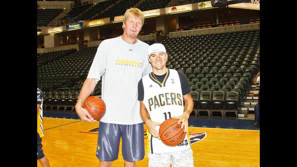 Ben Spies meets Rik Smits at Indianapolis