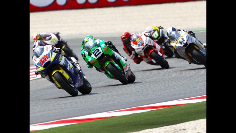 Moto2 group in action