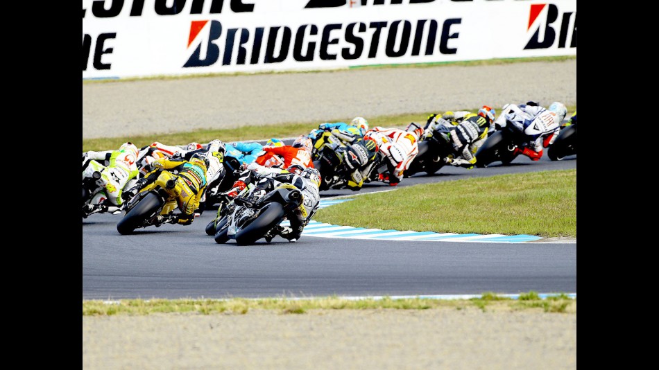 MotoGP group in action at Motegi
