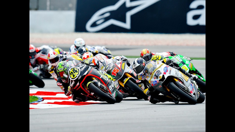 Toni Elías riding ahead of Moto2 group at Sepang
