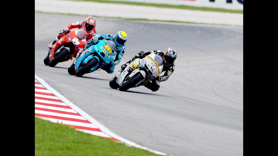 Aoyama riding ahead of Bautista and Hayden at Sepang