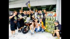 Elías celebrates the 2010 Moto2 World Championship with the Gresini Racing Team and his family