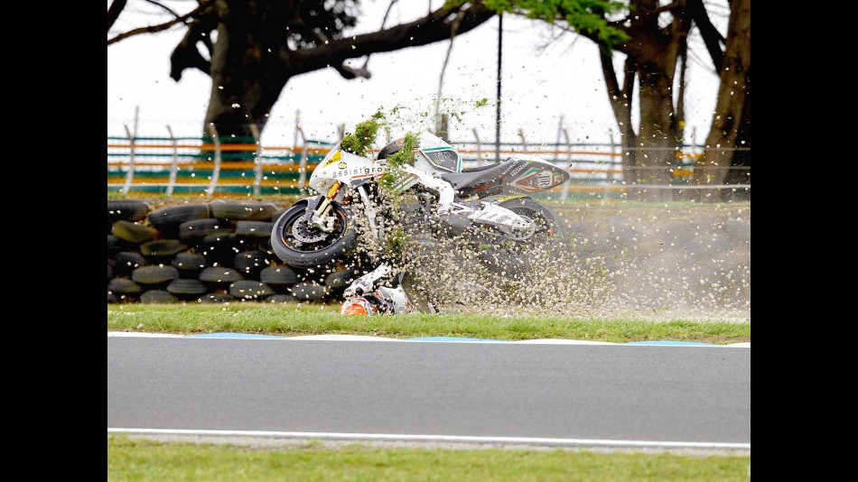 Simone Corsi crashes during the FP1 at Phillip Island