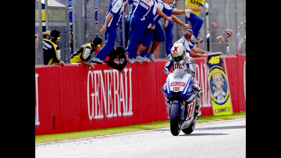 Jorge Lorenzo finish the race in Valencia