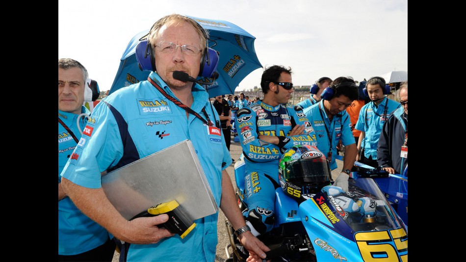 Crew chief Stuart Shenton and Loris Capirossi at the starting grid in Valencia
