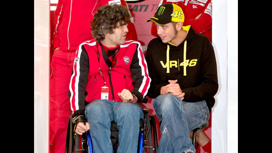 Filippo Preziosi and Valentino Rossi in the Ducati garage at Valencia test