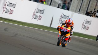 Stoner non perdona, vittoria e leadership in Qatar