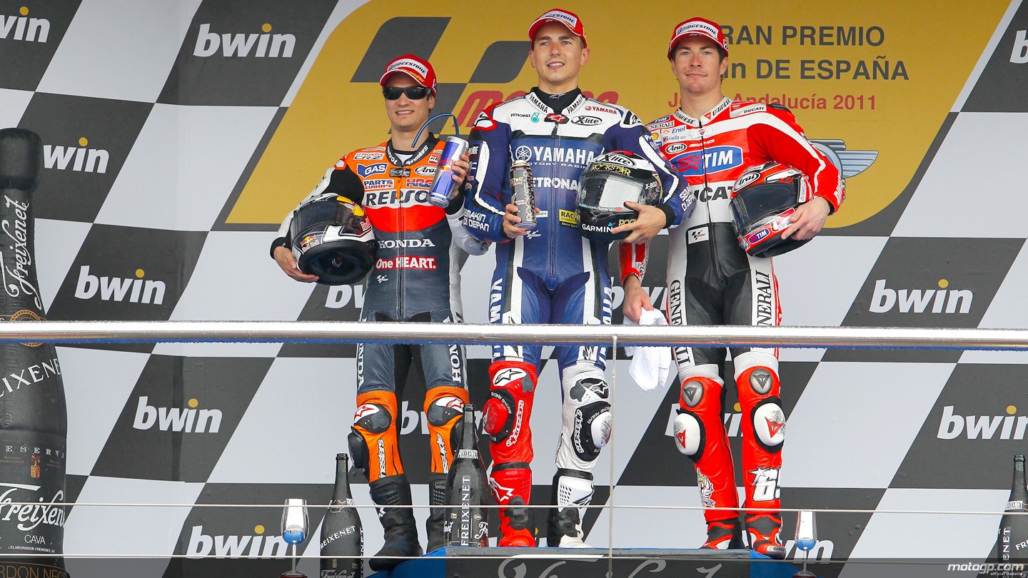 Perdosa (trái)  khởi đầu MotoGP 2011 với kết quả khá tốt 