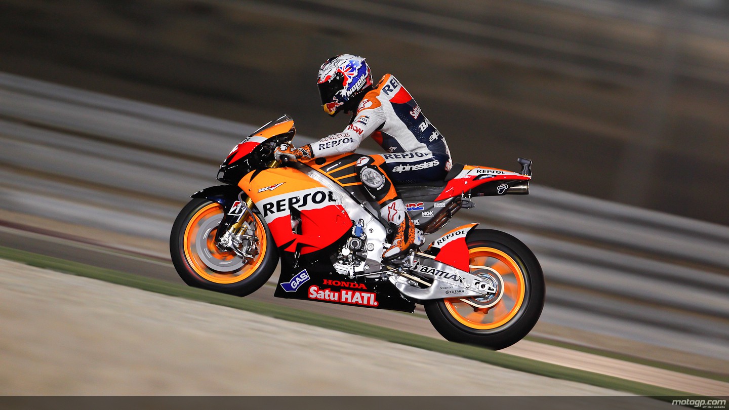 http://photos.motogp.com/2012/04/08/01caseystoner,motogp_original.jpg