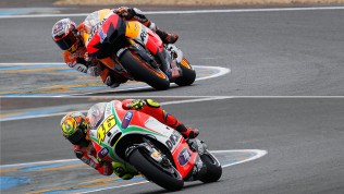 Le Mans: Compare riding styles in slow motion: Turn 13 & 14 