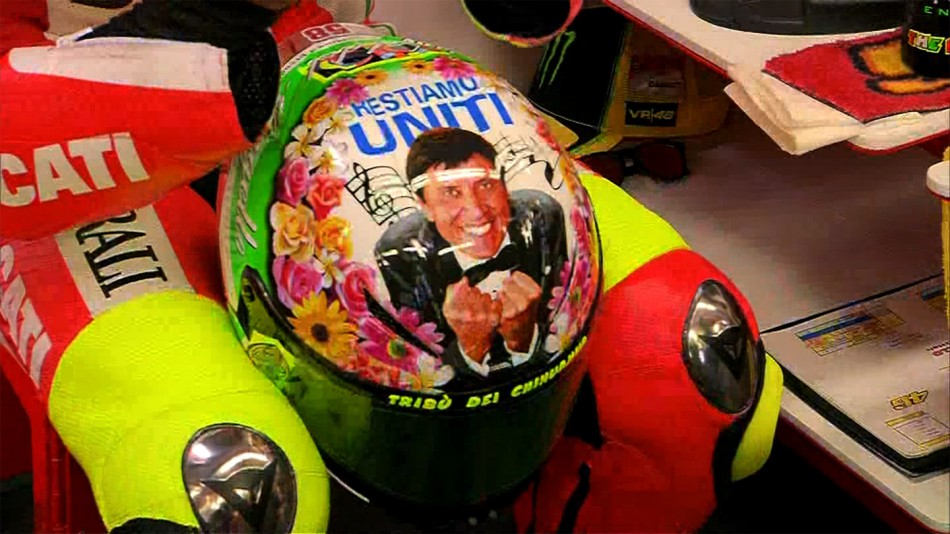 Rossi unveils Mugello 2012 helmet