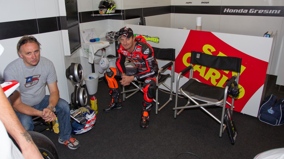 Colin Edwards, NGM Mobile Forward Racing - San Carlo Honda Gresini box -