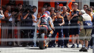 Stoner to go back to Australia to receive surgery 