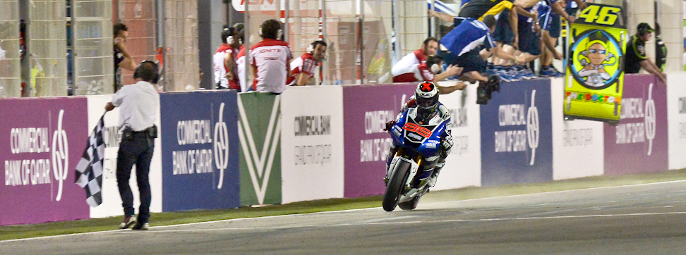 Lorenzo wins at Losail, Rossi surges back and Márquez on podium