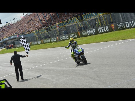 Valentino-Rossi-Yamaha-Factory-Racing-Assen-RAC-553744
