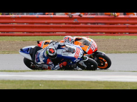 Jorge-Lorenzo-Marc-Marquez-Yamaha-Factory-Racing-Repsol-Honda-Team-Silverstone-RAC-Gigi-Soldano-Milagro-559254