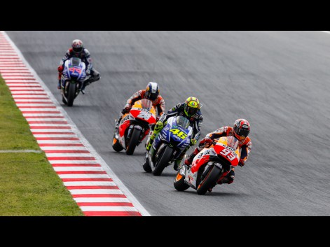 MotoGP-Action-CAT-RACE-572539