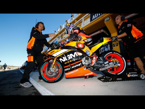 Stefan-Bradl-NGM-Forward-Racing-MotoGP-Valencia-Test-581414