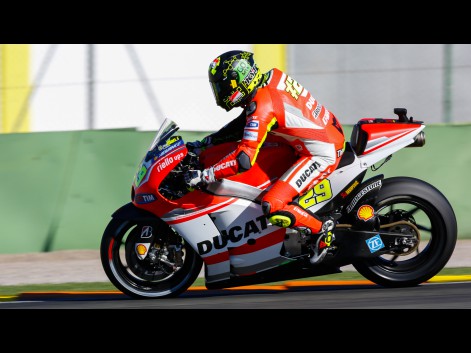 Andrea-Iannone-Ducati-Team-MotoGP-Valencia-Test-581427
