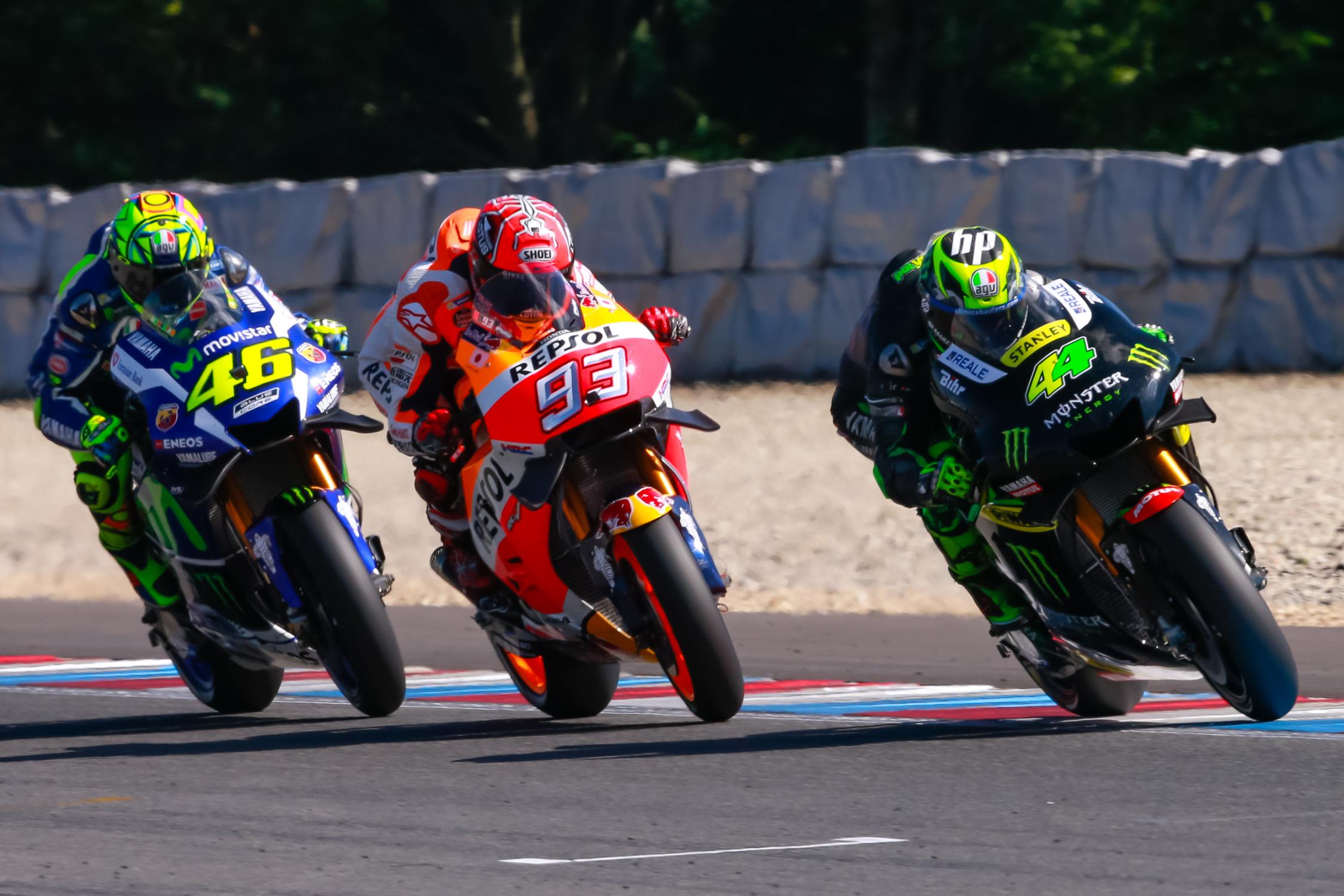 Rossi, Márquez y Espargaró, los involucrados en la maniobra del día. Foto: motogp.com