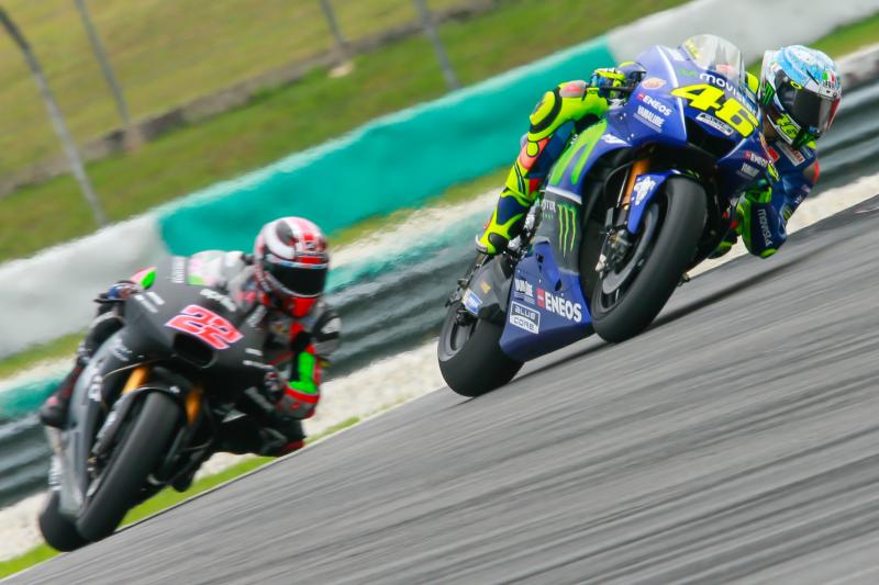 Valentino Rossi (kanan)