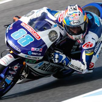 Martin masters the Island for pole number eight
