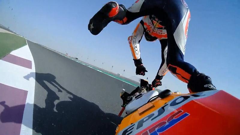 Lorenzo si frattura una costola ma dice: