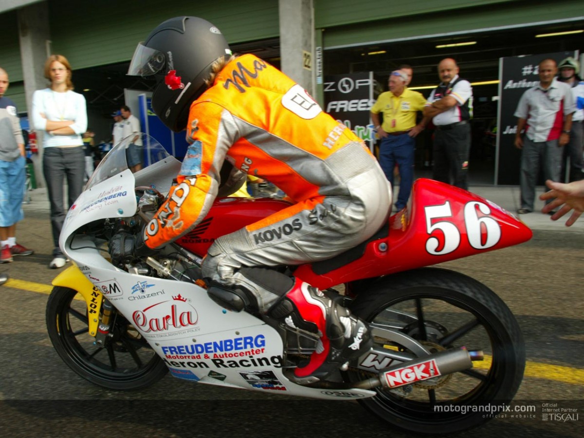 地元15歳の少女ライダー、マルケタ・ヤナコヴァが世界挑戦 | MotoGP™