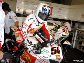 Shinya Nakano in the San Carlo Honda garage