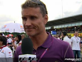 David Coulthard disfruta de la acción del MotoGP
