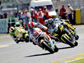 Marco Simoncelli riding ahead of MotoGP group in Le Mans