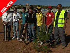 Spanish riders plants tree for the Repsol/MAS foundation