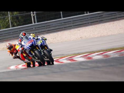 Jorge-Lorenzo-Valentino-Rossi-Marc-Marquez-Movistar-Yamaha-MotoGP-Repsol-Honda-Team-MAL-RACE-580491