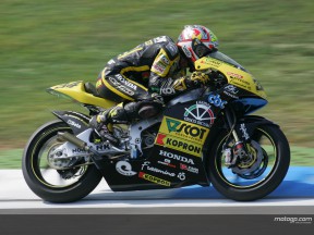 Dovizioso takes 250cc pole in Portugal