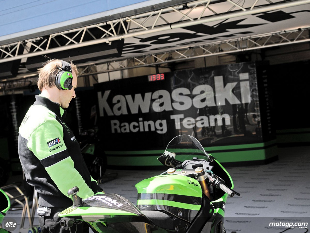 drag værtinde nylon Kawasaki close in on Melandri deal and third bike for 2009 | MotoGP™