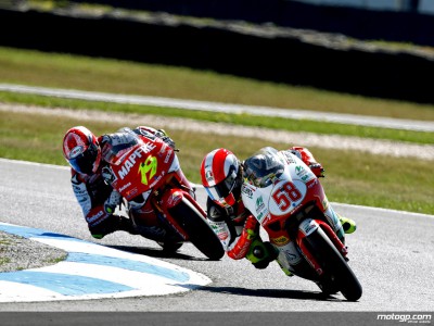 Simoncelli holds out for 250cc triumph in Australia