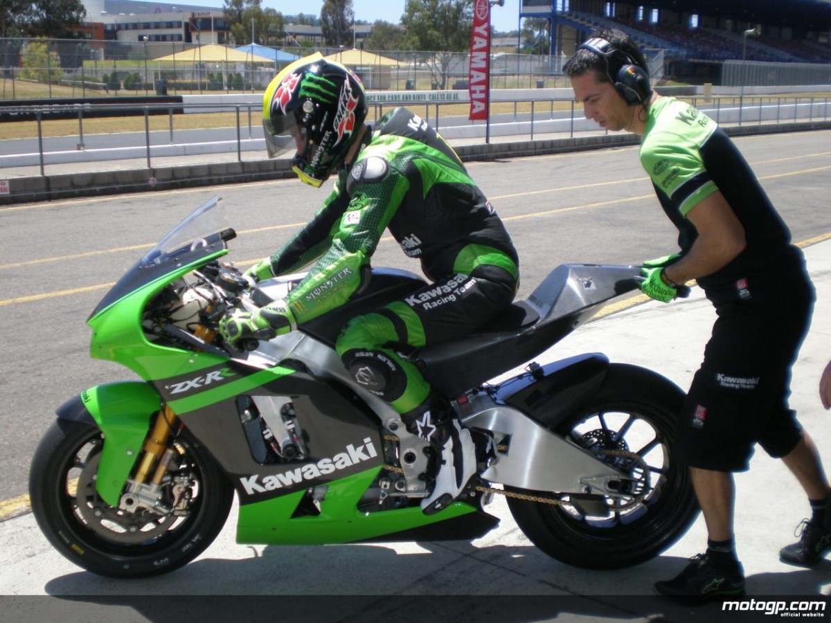 Jacque gets positive impression 2009 Kawasaki Ninja | MotoGP™