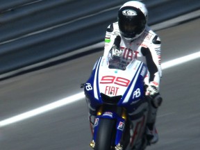 Lorenzo strong in victory at Estoril