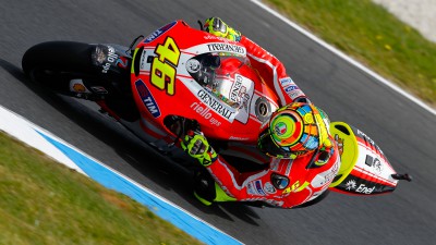Rossi falls out of fifth at Phillip Island, Hayden seventh