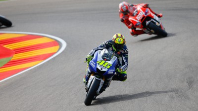 Rossi la spunta nel warm up di Aragon