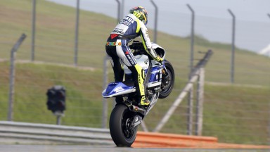 Rossi ahead as Lorenzo tyre worries continue