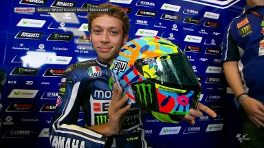 Rossi in Misano mit Speziallackierung am Helm