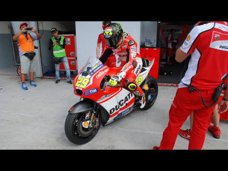 Andrea-Iannone-Ducati-Team-MotoGP-Sepang-Test-I--582593