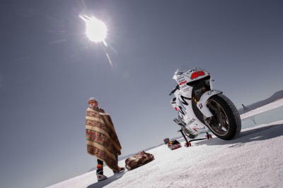 #ArgentinaGP: ミラーが塩湖サリナスグランデを走行