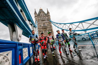 Les pilotes MotoGP™ réunis au Tower Bridge